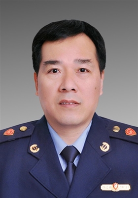 戴向阳，现任常山县市场监管局直属市场监督管理分局局长（高配副科级），拟任常山县食品安全委员会办